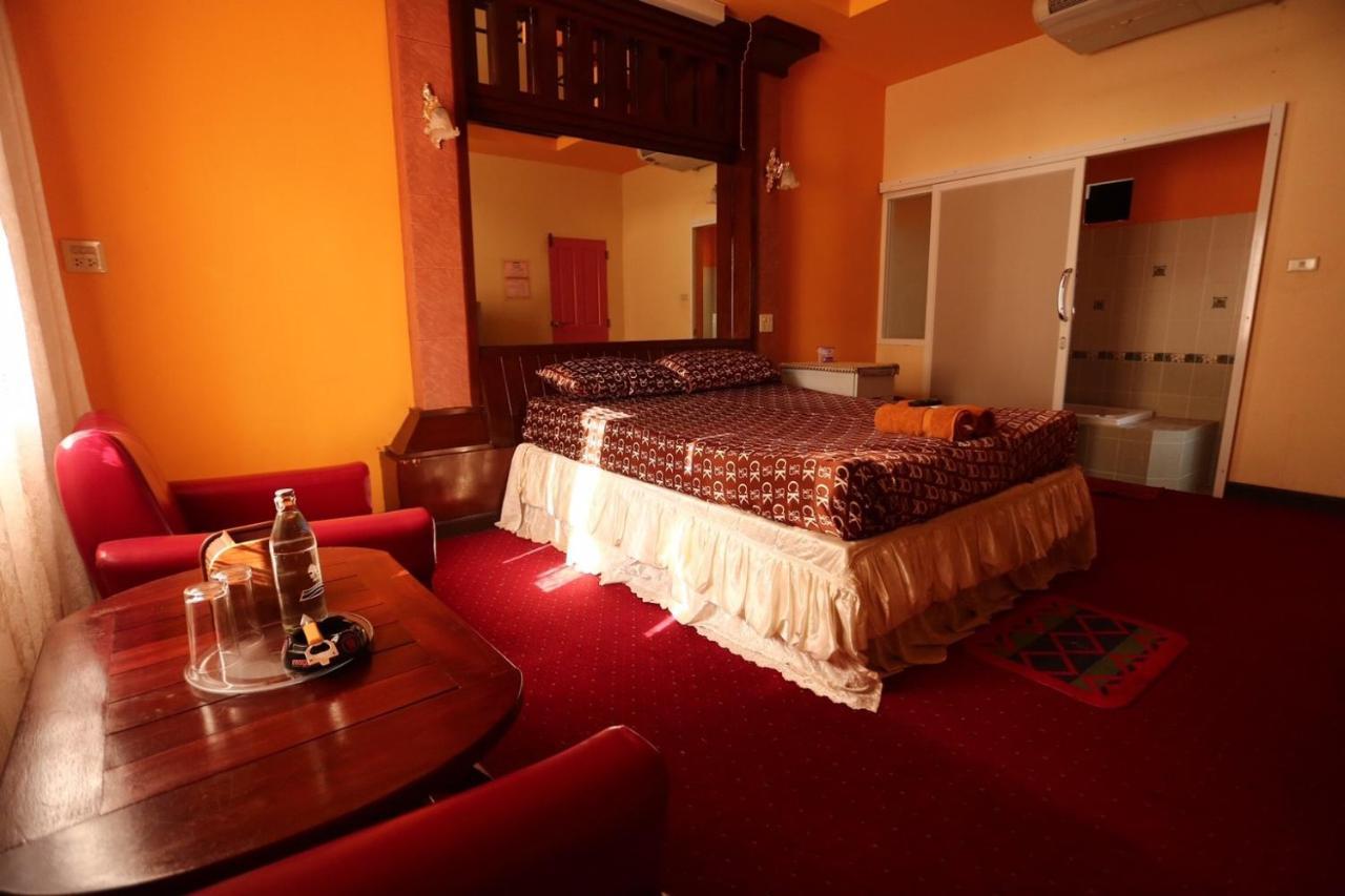 Diane Hotel Phetchaburi Ngoại thất bức ảnh