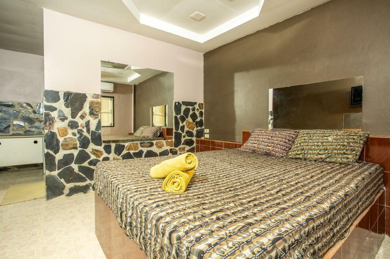 Diane Hotel Phetchaburi Ngoại thất bức ảnh